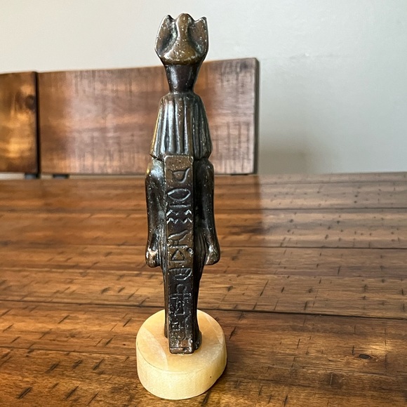 Egyptian Pharaoh Sculpture - Picture 4 of 8